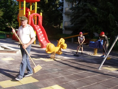 Na turnovském sídlišti Patočky děti sami uklízejí hřiště