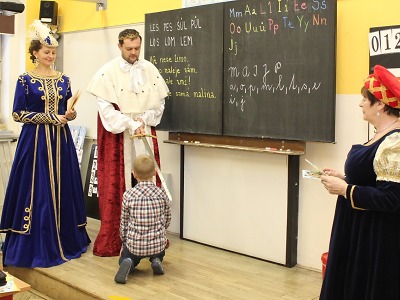 Pasovaní turnovští prvňáčci zažívají hodiny a dílny čtení