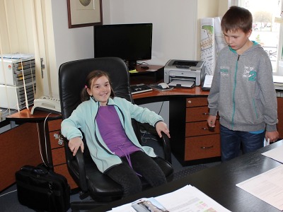 Žáci čtvrtých ročníků ZŠ Skálova si prohlédli turnovskou radnici