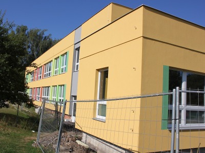 O prázdninách se naplno rekonstruovaly turnovské školy