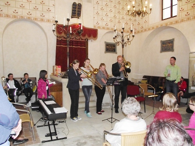 V červnu patřila turnovská synagoga mladým