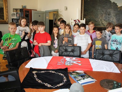 Čtvrťáci z turnovské Žižkovky zažili výuku vlastivědy na radnici