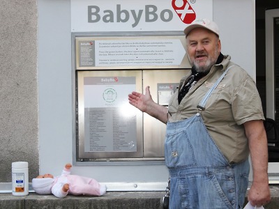 V turnovské nemocnici oficiálně otevřeli babybox