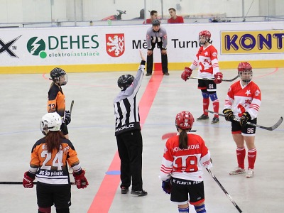 Hokejbalistky pražské Slavie se v Turnově staly českými mistryněmi