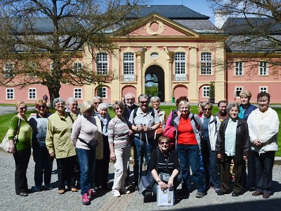 Turnovští senioři se podívali na Památník Karla Čapka a zámek Dobříš