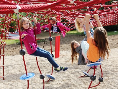 První školní den v Turnově otevřeli nové hřiště v centrálním parku