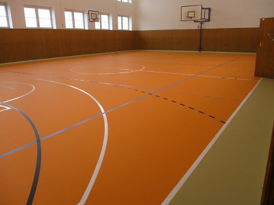 Tělocvičny na ZŠ Žižkova v Turnově mají nový povrch