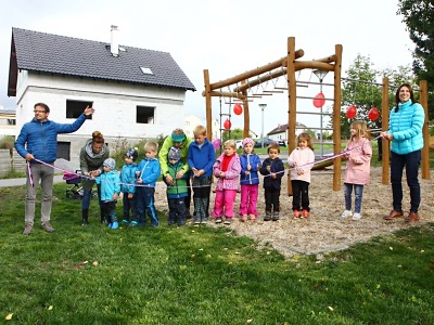 V Turnově na Hruštici otevřeli nové dětské hřiště