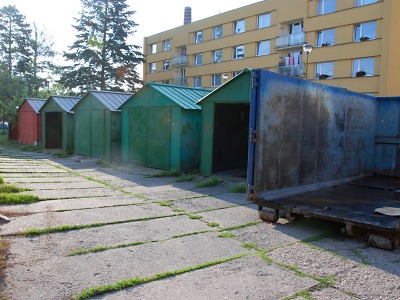 Plechové garáže mizí z turnovského sídliště Přepeřská