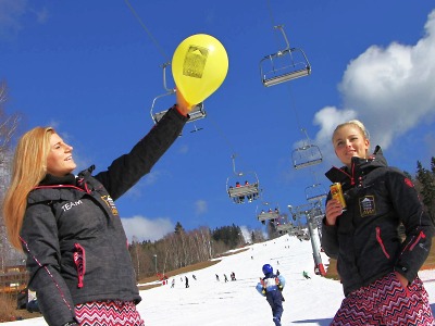 Obrazem: Únorový slunečný víkend si návštěvníci Krkonoš užívali