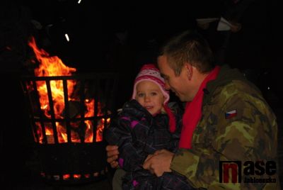 Na Příchovicích se rozzářil vánoční strom