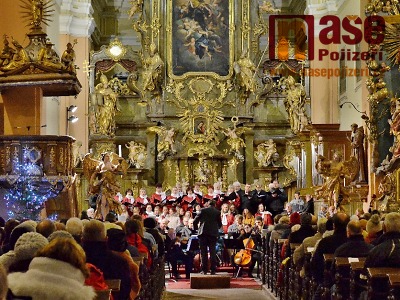 Obrazem: Vánoční koncert chrámového sboru ve vrchlabském kostele