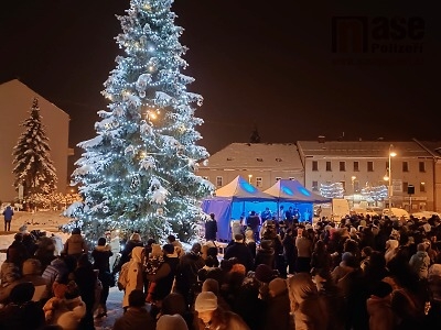 Obrazem: Rozsvícení vánočního stromu v Semilech 2023