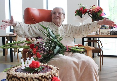 Věra Mlejnková v turnovském domově přijímala gratulace k 100. jubileu