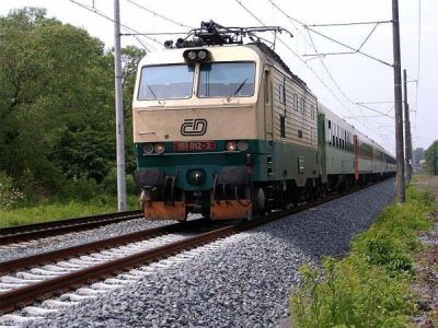Vlaky se vrátily na trať mezi Desnou a Harrachovem