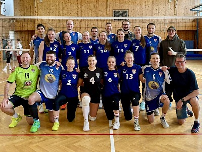 Maloskalské volejbalistky slaví historické vítězství, muži nejhůř třetí