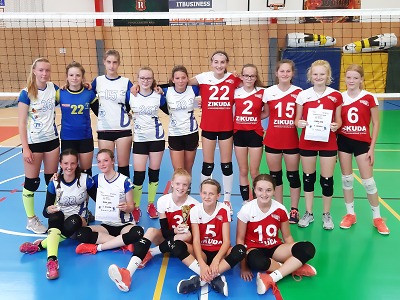 Turnovskou halu obsadily volejbalové turnaje žákyň a juniorek
