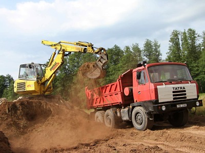 FOTO: Ve Vrchlabí staví nový fotbalový stadion