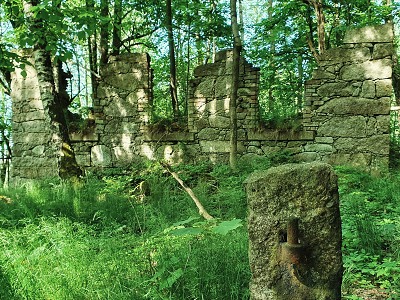 Pětačtyřicet kilometrů zážitků. Kokořínskem na kole, pěšky i autem