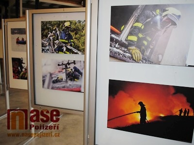 Výstava Ze života hasičů doputovala na semilskou radnici