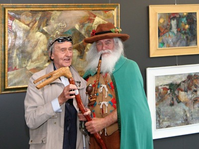 Slavní rodáci ze Zálesní Lhoty vystavují za dohledu Krakonoše v Krtkovi