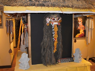 Exotická výstava Tajemná Indonésie ukazuje i sekáčky na prsty