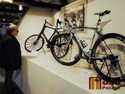 FOTO: Půdu semilského muzea obsadily bicykly