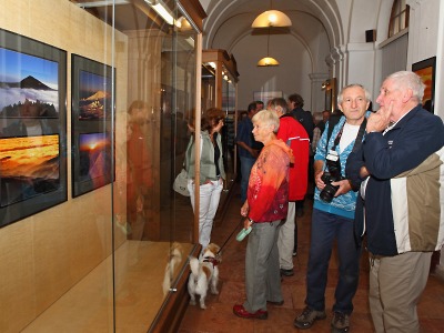 Krkonošské muzeum vystavuje ve vrchlabském klášteře fotografie i sklo