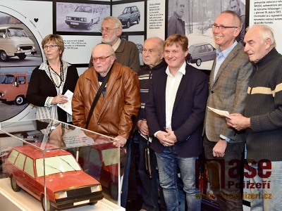 FOTO: Škoda Auto zahájila výstavu o závodu ve Vrchlabí