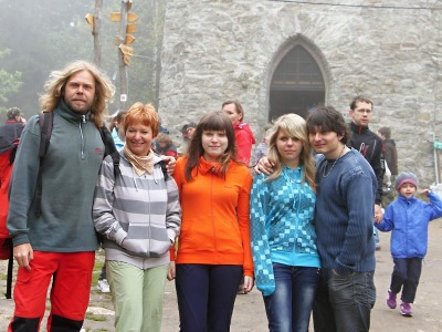 Obrazem: Na Žalý vystoupaly na Den vítězství davy turistů