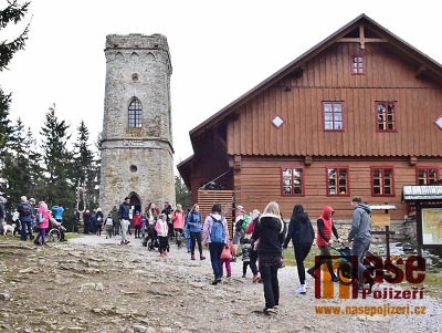 Na Den vítězství turisté tradičně vystoupali na Žalý