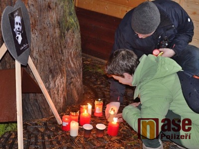 FOTO: Na vrchlabském náměstí vzpomínali na Václava Havla