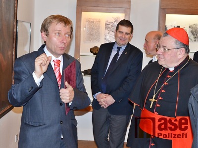 Na zahájení výstavy o A. V. Harrachovi přijel do Jilemnice i kardinál Duka