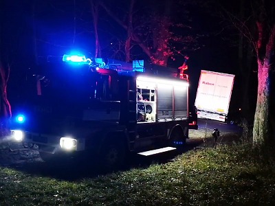 VIDEO: Kamion zapadl pod železniční stanicí Rádlo