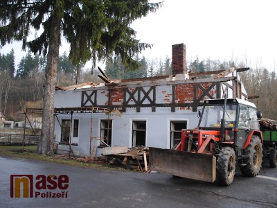 FOTO: U stavidel v Semilech zmizí zchátralý domek
