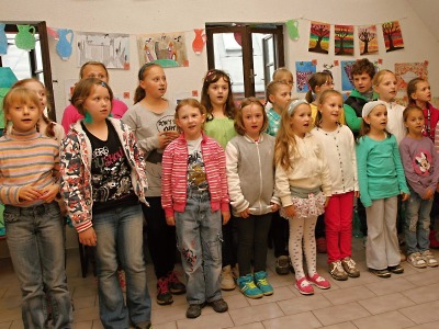 Vrchlabské děti podpoří prodejem obrázků školu v Ghaně