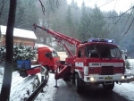 Nehoda kamionu se dřevem ve Stromkovicích u Jablonce nad Jizerou.
