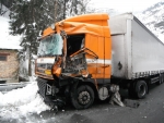 Nehoda kamionů v Držkově zablokovala silnici ze Železného Brodu