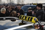 Pietní akce za zavražděného taxikáře.