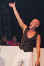 Vystoupení travesti skupiny Screamers v Bozkově