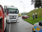 Nehoda nákladního a osobního automobilu v obci Žandov
