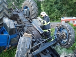 V pondělí 16. července se převrátil traktor v prudké stráni v Bělé u Turnova