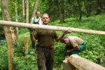 Pracovníci Správy KRNAP instalovali zábrany na okraj lesa v Bolkově