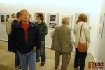 Vernisáž výstavy v Pojizerské galerii pod názvem Semilský fotoklub: Pět zlatých sezón