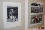 Vernisáž výstavy v Pojizerské galerii pod názvem Semilský fotoklub: Pět zlatých sezón. Fotografie Davida Chluma