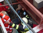 Vlak srazil muže, který se nacházel na železničním mostku při jeho opravě