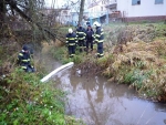 Zásah hasičů na řece Olešce v Bořkově