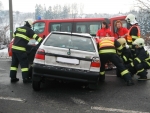 U Lomnice se srazila dvě auta, jednoho z řidičů museli vyprostit hasiči