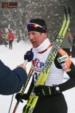 Velká cena Jilemnice v běhu na lyžích - 17. ročník FIS Slavic cup. Lukáš Bauer v cíli zpovídaný Českou televizí