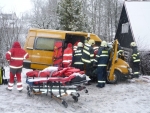 Nehoda dodávky s nákladním autem v Čisté u Horek